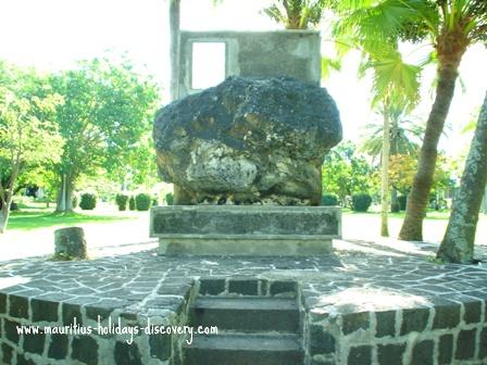 Monument commemorating the landing of the French in Port Louis