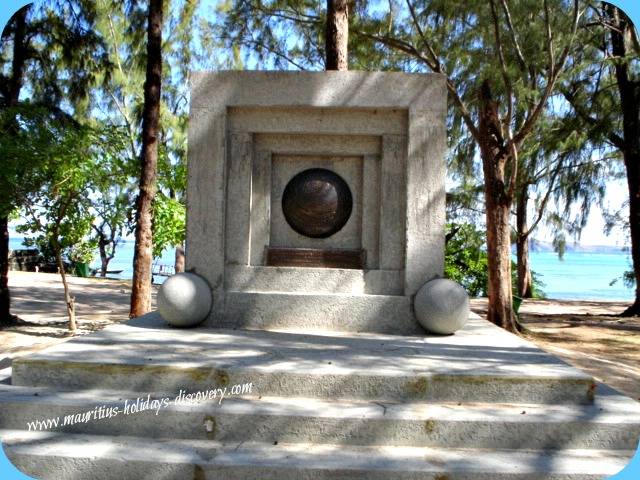 Monument - Landing of British Forces At Bain Boeuf Beach, Mauritius